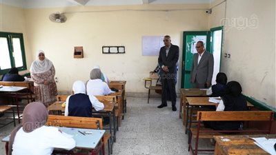 محافظ أسوان يتفقد لجان امتحانات الشهادة الإعدادية (صور) 