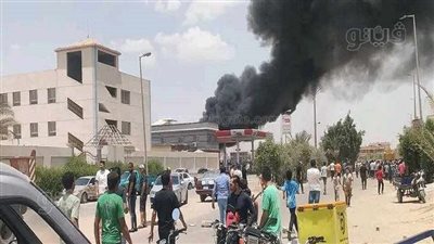 حريق هائل جراء انفجار تانك بنزين بمحطة وقود في العاشر من رمضان (صور)