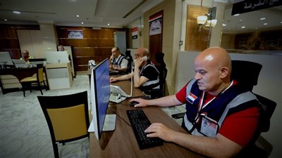 غرفة عمليات بعثة حج القرعة: منظومة دقيقة تعمل على مدار الساعة لضمان سلامة ضيوف الرحمن