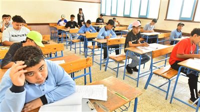 طلاب الشهادة الإعدادية بالقاهرة: امتحان العلوم صعب شوية (فيديو) 