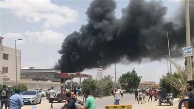 إخماد حريق سيارة وقود وإنقاذ محطة بنزين من كارثة محققة بالشرقية (فيديو وصور)