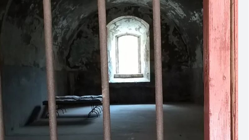 السجون