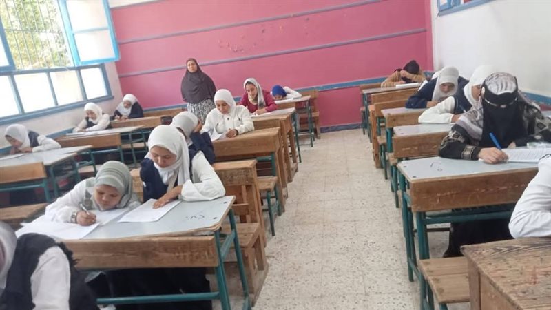 طلاب الشهادة الإعدادية