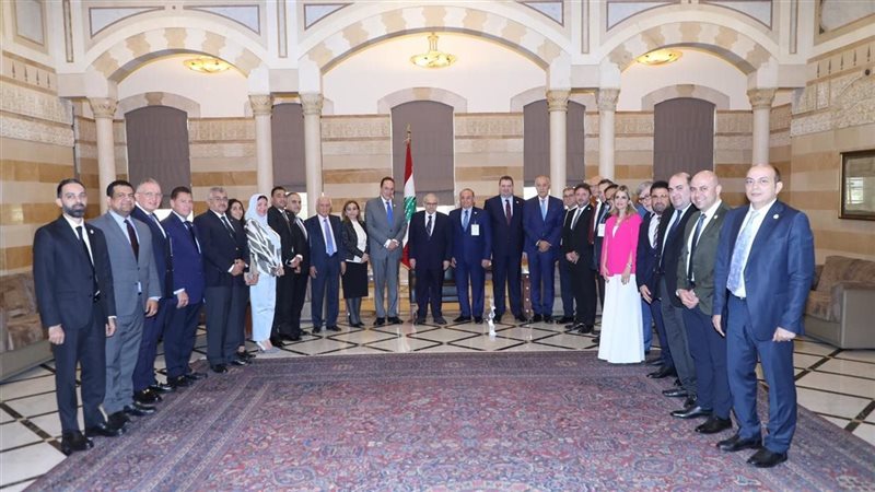  نواف سلام يستقبل