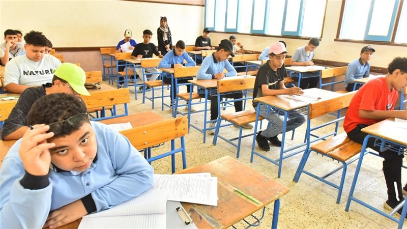 طلاب الشهادة الإعدادية