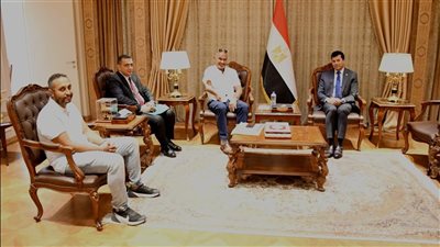 وزير الرياضة يبحث استعدادات البعثة المصرية لعبور سباق كابرى نابولي