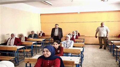  طلاب الشهادة الإعدادية بالجيزة والقاهرة يؤدون امتحانات اللغة الأجنبية والجبر والإحصاء 