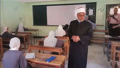 اليوم، امتحان اللغة الأجنبية الثانية والإنشاء لطلاب القسم الأدبي للثانوية الأزهرية 