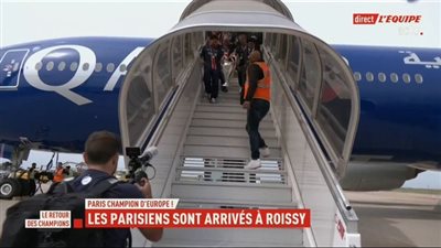 وصول لاعبي سان جيرمان لباريس بدرع دوري أبطال أوروبا (فيديو)