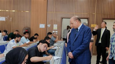 رئيس جامعة المنصورة الأهلية يتفقد الامتحانات ويشدد على سرعة الانتهاء من أعمال التصحيح 