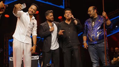 تامر حسني يحتفي بنجاح حفله بدبي ويوجه رسالة للجمهور (صور)