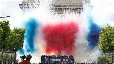 احتفالات صاخبة في العاصمة الفرنسية بتتويج سان جيرمان بطلا لأوروبا (فيديو وصور)