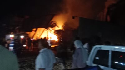 اندلاع حريق هائل في مصنع 