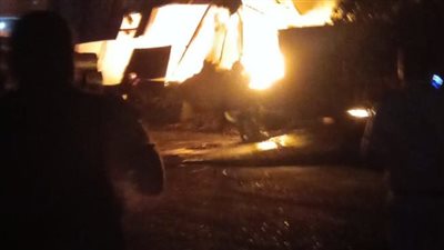 النيابة تعاين مصنع ملابس نشب به حريق في المرج