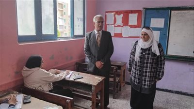 وكيل التعليم بالإسماعيلية يتفقد لجان امتحانات الشهادة الإعدادية (صور) 