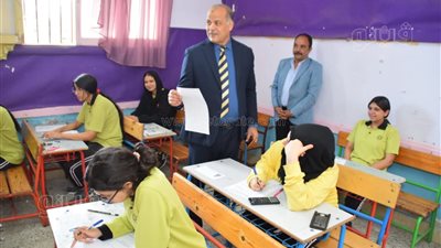 مدير تعليم بورسعيد: توفير سبل الدعم للطلاب خلال امتحانات الشهادة الإعدادية (صور)