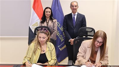 الاتصالات: تعاون بين البريد وصندوق دعم الصناعات الريفية لتعزيز الشمول المالى