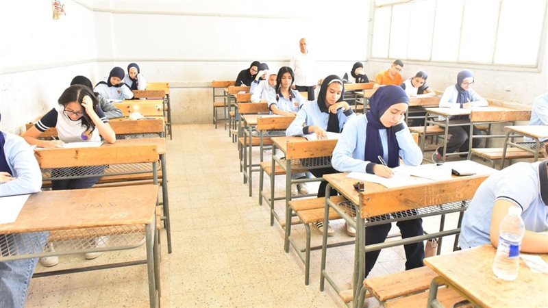 طلاب الشهادة الإعدادية