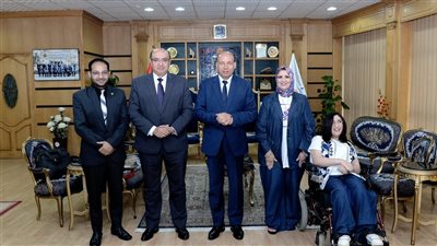 رئيس جامعة المنصورة يستقبل إدارة مركز خدمات الأشخاص ذوي الإعاقة