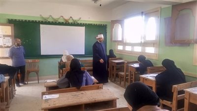 رئيس منطقة الإسكندرية الأزهرية يتفقد لجان طلاب الأدبي للشهادة الثانوية 