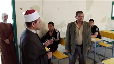 رئيس منطقة الإسماعيلية الأزهرية يتابع امتحانات الشهادة الثانوية بلجنة معهد البنين (صور) 