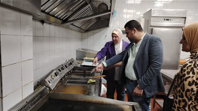 حملة مكبرة لضبط الأسواق والأسعار بحى المنتزة في الإسكندرية