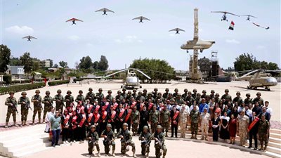 القوات المسلحة تنظم زيارة لوفد شباب المصريين بالخارج والطلبة لـ قيادتي