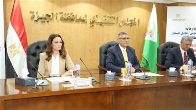 محافظ الجيزة يكرم عددًا من الأمهات المثاليات 