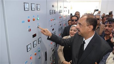 محافظ سوهاج يطلق بدء التشغيل التجريبي لمحطة مياه 