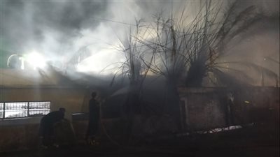 حريق هائل قرب مخزن مشروبات غازية بالقليوبية (صور)