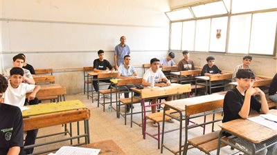 77 ألف طالب بالشهادة الإعدادية يؤدون اليوم امتحانات الهندسة والكمبيوتر في 239 لجنة