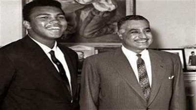 محمد علي كلاي، عاشق لـ عبد الناصر وعائلته رفضت عفو ترامب وهذه قصة تقبيل تمثال الزعيم