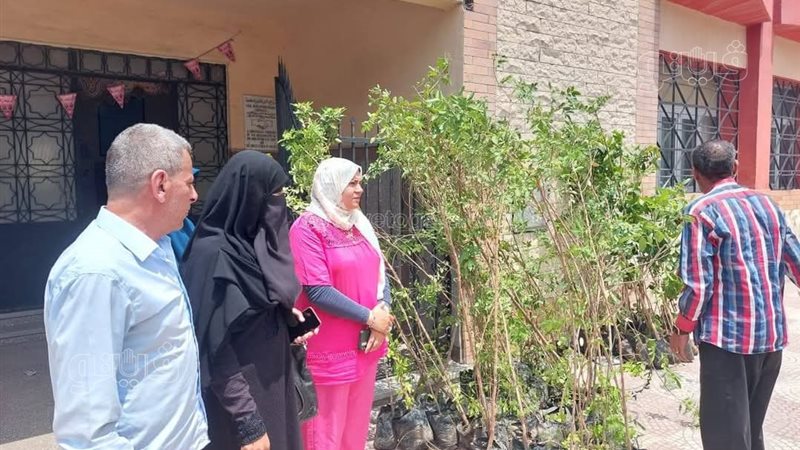 تدشين مبادرة 100