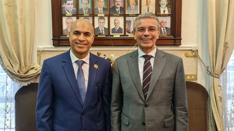 سامي رمضان بجانب