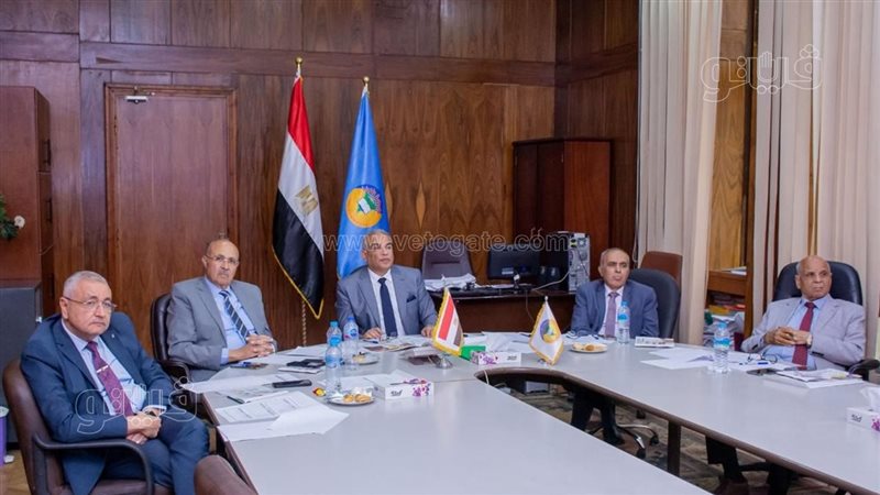 لجنة اختيار عميد