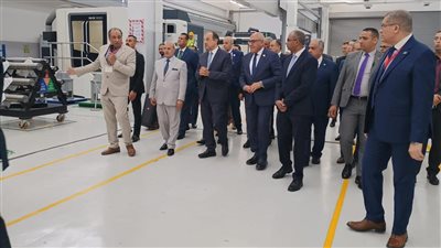 نائب وزير الإسكان: يجب الاستفادة من القدرات المتطورة بمركز التصنيع الرقمي بمصنع المحركات