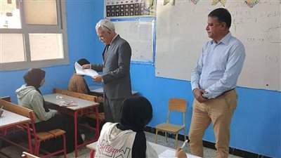 وكيل التعليم بالإسماعيلية يتفقد لجان امتحانات الشهادة الإعدادية بالقنطرة غرب (صور) 