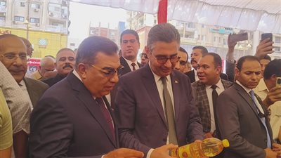 وزير التموين ومحافظ الدقهلية يتفقدان سوق اليوم الواحد بالمنصورة 