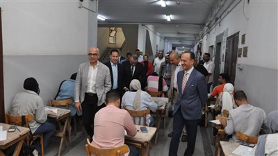 رئيس جامعة عين شمس يتفقد امتحانات الفصل الدراسي الثاني في عدد من الكليات