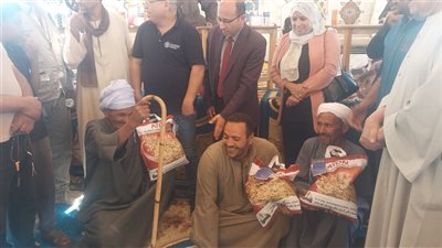 الزراعة والري توزعان ذرة شامية ورفيعة على 300 مزارع بالمجان في سوهاج (صور)