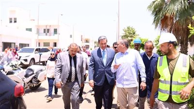 محافظ دمياط يتفقد مشروعات الصرف الصحي للتجمعات القروية