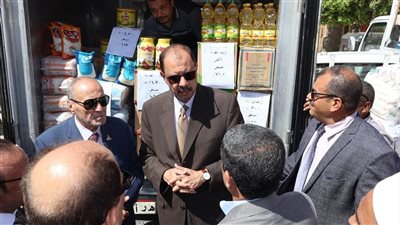 محافظ سوهاج يفتتح سوق اليوم الواحد لتوفير السلع بأسعار مخفضة بأخميم