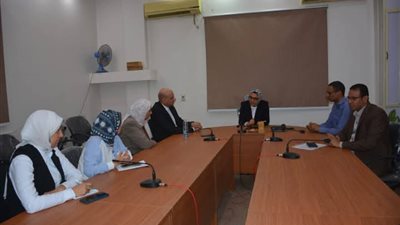 نائب محافظ الوادي الجديد تبحث إطلاق تطبيق إلكتروني للخدمات الحكومية الجماهيرية