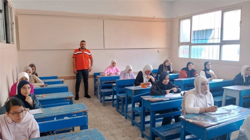 طلاب الشهادة الإعدادية
