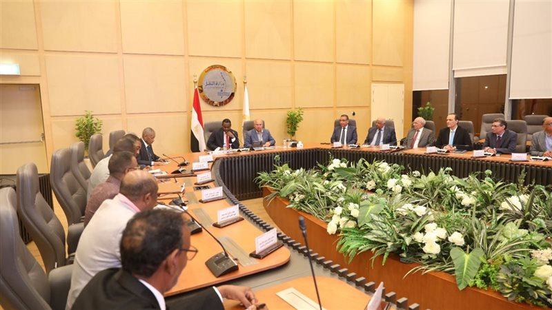 وزير النقل خلال اللقاء