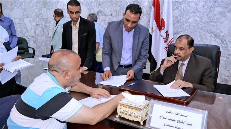 محافظ سوهاج يعقد