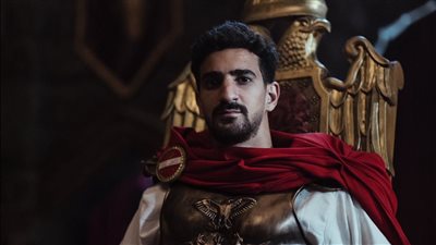 الأهلي ينشر صورا جديدة من إعلان تقديم صفقة بن رمضان