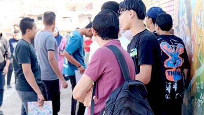 تفتيش ذاتي لطلاب الشهادة الإعدادية على أبواب اللجان في الدقهلية (صور)