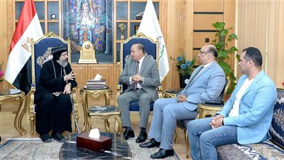 رئيس جامعة المنصورة يستقبل الأنبا أكسيوس للتهنئة بعيد الأضحى 