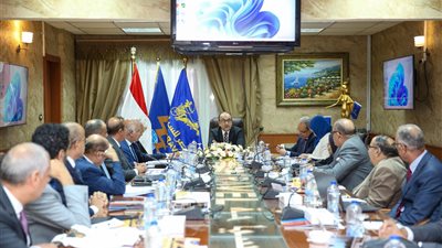 وزير قطاع الأعمال يتابع مستجدات العمل في عدد من المشروعات السياحية والفندقية